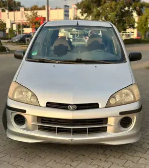 Daihatsu YRV