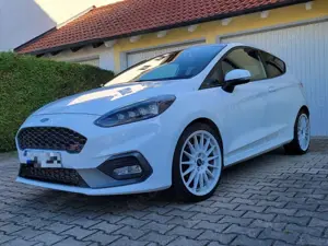 Ford Fiesta Fiesta ST ( neuer Tüv und Inspektion)