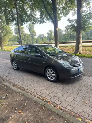 Toyota Prius (Hybrid)