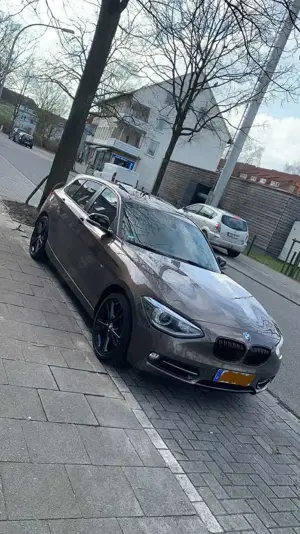 BMW 120 120d Sport-Aut. Sport Line