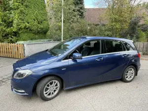Mercedes-Benz B 180 B 180 (246.242)