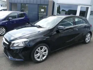 Mercedes-Benz A 180 Klimaautomatik Einparkhilfe Navigation Teilleder