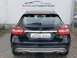 Mercedes-Benz GLA 220 d 7-GTronic 4Matic Bild 4