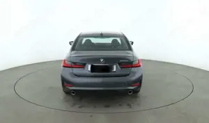 BMW 320 320 d Advantage Bild 2