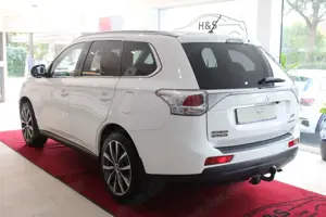 Mitsubishi Outlander Outlander  2.0 2WD Diamant Edition*SITZHEIZ./NAVI/ Bild 2