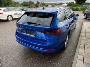 Skoda Octavia Combi 2.0 TDI DSG Style 17"+EL.VORDERSIT Bild 5