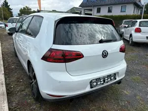 Volkswagen Golf GOLF VII Lim. GTI BMT GARANTIE / TÜV NEU Bild 5