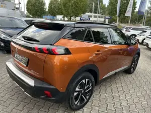 Peugeot 2008 Allure 1.2 PureTech 130 GT AHK Navi LED Kamera Bild 3