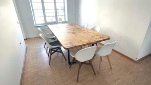 Heller Büro-Raum mit zwei Arbeitsplätzen in kreativer Bürogemeinschaft im Glockenbachviertel