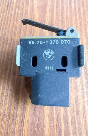 Mikroschalter 65.75-1 378 070 für BMW E34 Heckfenster Gebraucht voll funktionsfähig