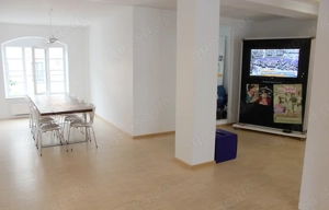 Heller Büro-Raum mit zwei Arbeitsplätzen in kreativer Bürogemeinschaft im Glockenbachviertel Bild 8