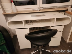 Nageldesign Tisch mit Absauge und Stuhl 