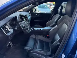 Volvo XC60 XC60 R Design Recharge Plug-In Hybrid AWD Bild 2