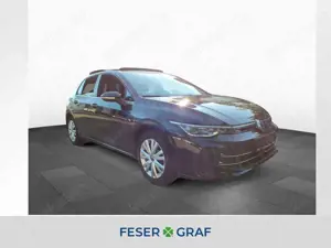 Volkswagen Golf VIII 1.5 eTSI DSG 50" AHK PANO MATRIX HuD