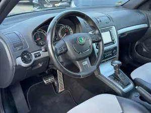 Skoda Octavia Combi RS/Xenon/Automatik/Navi/Bi-Color Bild 2