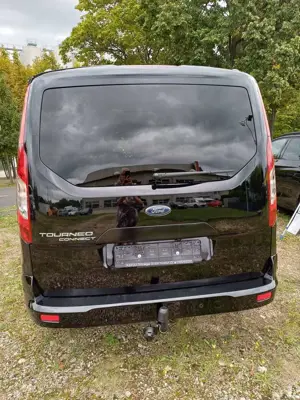 Ford Tourneo Connect 1.5 EcoBlue Aut. Start-Stop Titanium Bild 3