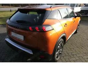 Peugeot 2008 (e-) Allure Pano Navi RFK Klima App 11kW Bild 5
