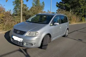 Volkswagen Touran 2.0 TDI Highline Bild 2