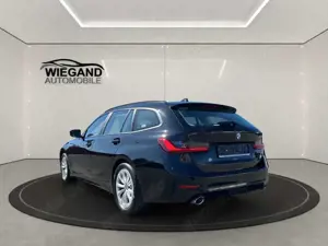 BMW 320 i Touring AUT ADVANTAGE+LIVE COCKPIT+STZH+PDC Bild 3