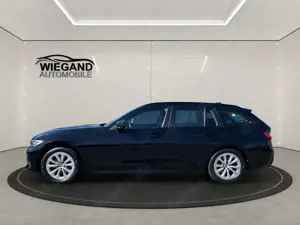 BMW 320 i Touring AUT ADVANTAGE+LIVE COCKPIT+STZH+PDC Bild 2