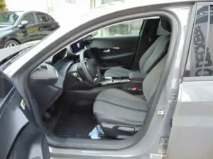 Peugeot 208 1.2 PURETECH Bild 5
