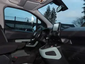 Citroen Berlingo Feel M Navi Kamera Tempomat Klimaaut. Bild 4