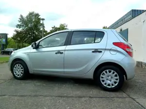 Hyundai i20 1.2i 77 PS 5-türig Klima eFH 1. Hand Euro 5