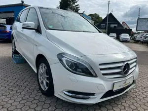 Mercedes-Benz B 180 BIXEN/SHZ/PANO
