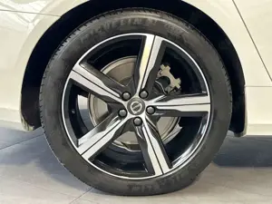 Volvo V90 T8 AWD R-Design Hybrid NAV+LED+KAM+HK+19ZO Bild 3