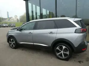 Peugeot 5008 Allure Pack, Klima, SHZ, PDC, Kamera, Navi Bild 4