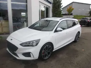 Ford Focus ST-Line X m. Winter- und Technologiepaket