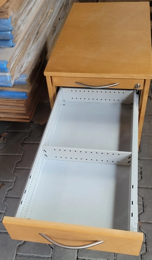 Schreibtisch Container in Buche. Bild 6
