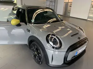 MINI Cooper SE Trim XL Black Line Bild 5