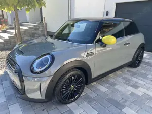 MINI Cooper SE Trim XL Black Line Bild 3