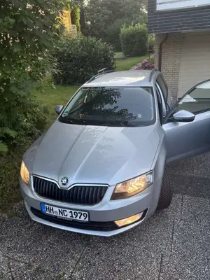 Skoda Octavia Skoda Octavia Ambition Kombi 5E Benzin nur 76.000 Bild 3