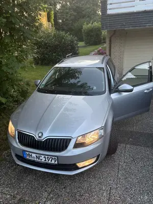 Skoda Octavia Skoda Octavia Ambition Kombi 5E Benzin nur 76.000 Bild 2