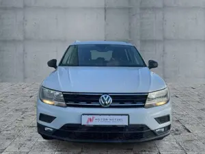 Volkswagen Tiguan 1.5 TSI NAV+AHK+ACC+SHZ+APP+PLA+2xPDC+17" Bild 3