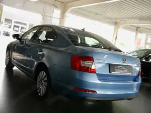 Skoda Octavia Lim. Ambition 1.6 TDi*1.Hand*PDC* Bild 4