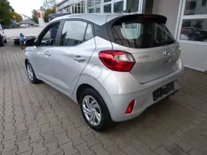 Hyundai i10 ADVANCED KLIMAAUT. SHZ LHZ APPLE KAMERA Bild 2