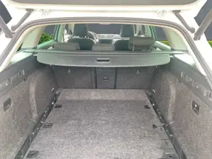 Skoda Superb Combi Ambition 2.0 TDI+Alufelgen+Navi+Klimaautomat Bild 5