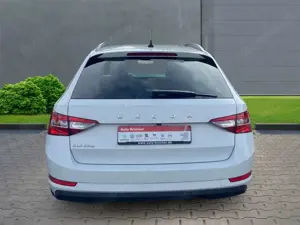 Skoda Superb Combi Ambition 2.0 TDI+Alufelgen+Navi+Klimaautomat Bild 3