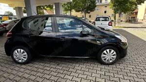Peugeot 208 Active(TÜV NEUE 07,2027)KLIMA )AUS 3 HAND Bild 4