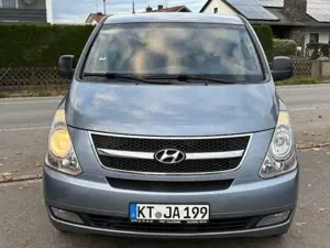 Hyundai H-1 8 Sitze (Flügeltüren h.)