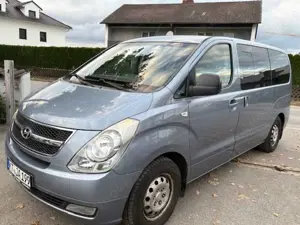 Hyundai H-1 8 Sitze (Flügeltüren h.)