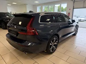 Volvo V60 Momentum*Pano*Cockpit*Navi*LED*RCam*CarPlay* Bild 4
