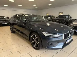 Volvo V60 Momentum*Pano*Cockpit*Navi*LED*RCam*CarPlay* Bild 3