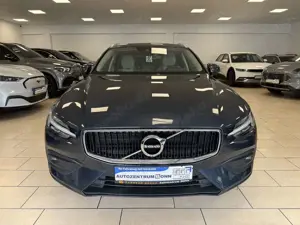 Volvo V60 Momentum*Pano*Cockpit*Navi*LED*RCam*CarPlay* Bild 2