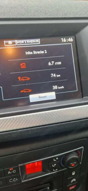 Citroen C5 Tourer HDi 180 Exclusive Vollausstattung Bild 2