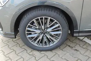 Audi Q3 SUV S line Q3 40 TFSI quattro S tronic Optikp Bild 2