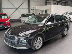 Skoda Octavia Combi 2.0 TDI DSG 4x4 Scout 8-fach PDC